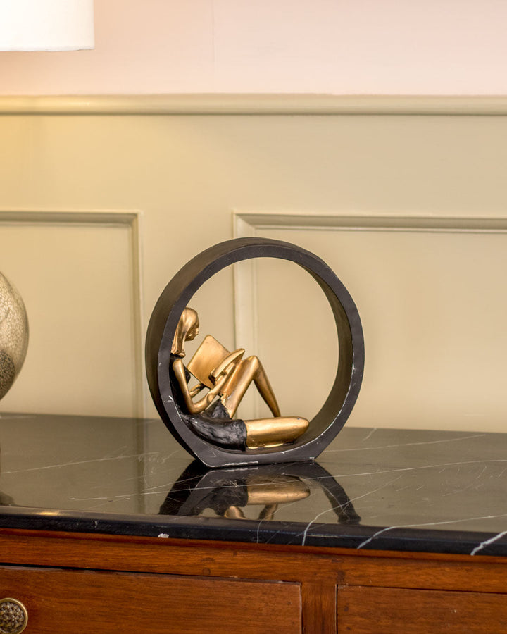 BowLift | Reading Girl Statue
