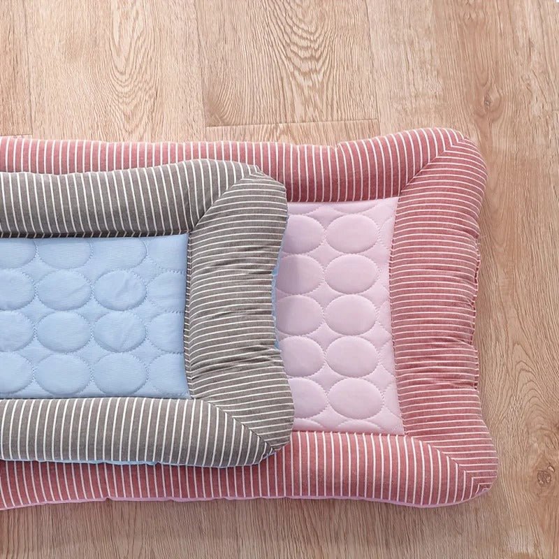 Cooling mat for pets with raised padded edge | Azura