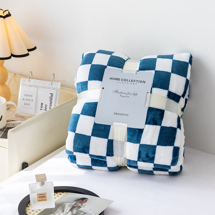 Azura | Stylish blanket in checkered pattern for your home