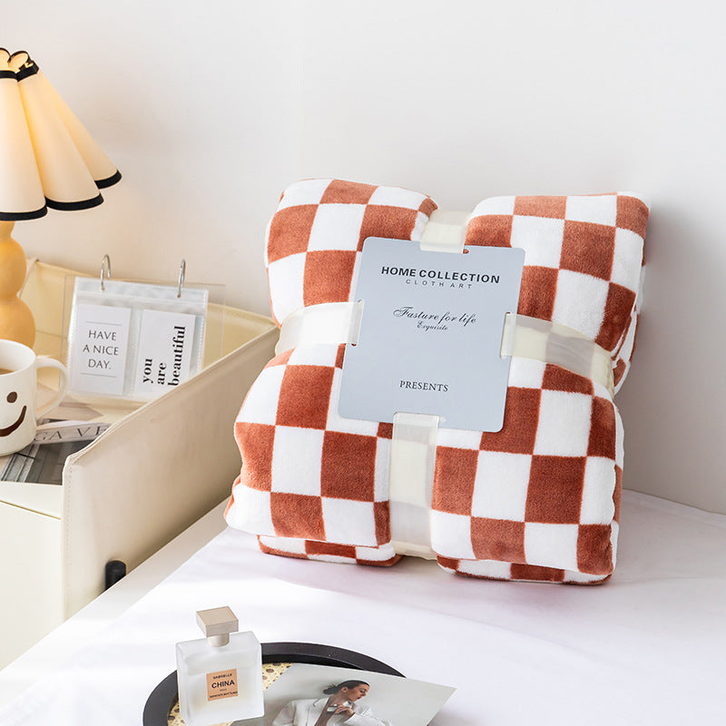 Azura | Stylish blanket in checkered pattern for your home