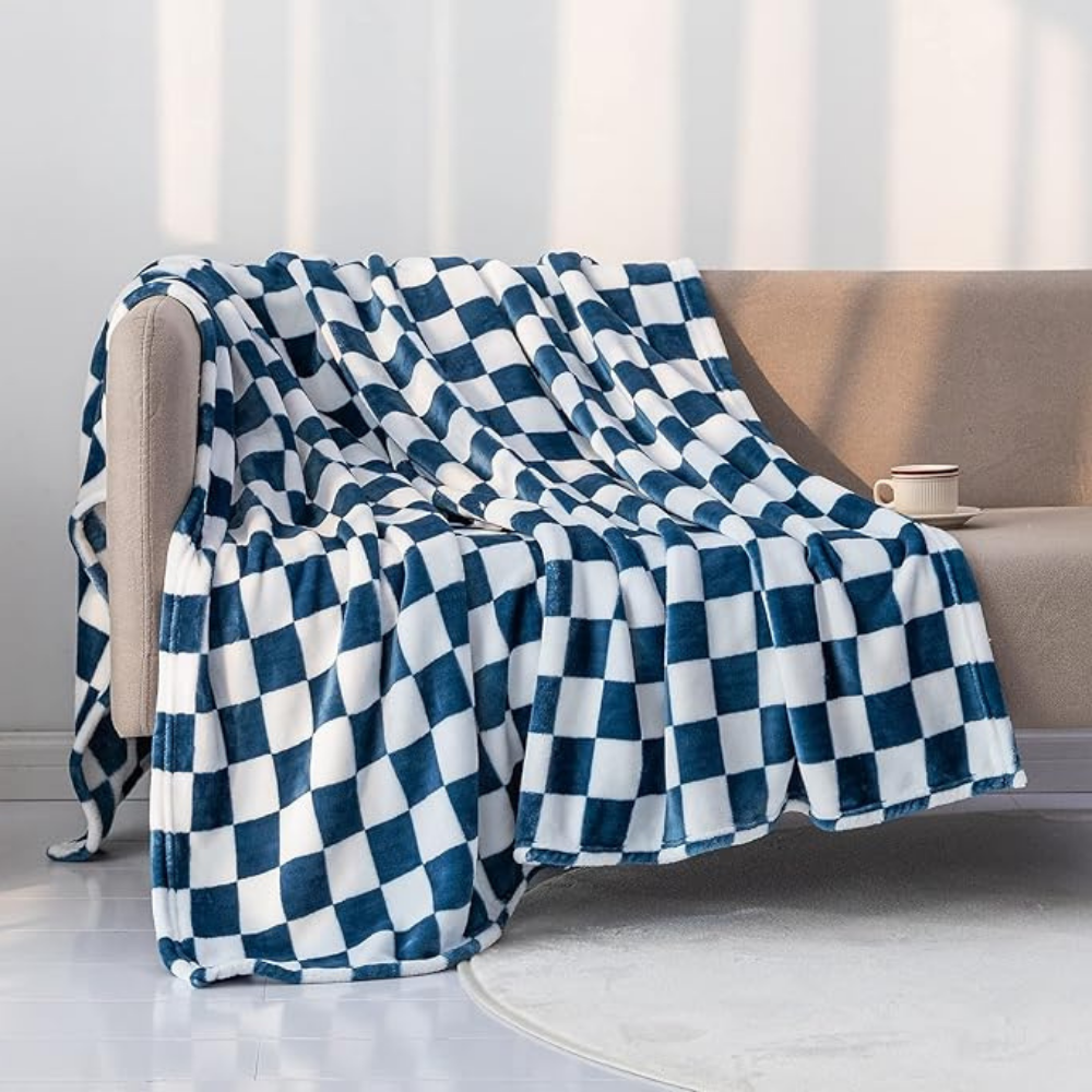 Azura | Stylish blanket in checkered pattern for your home