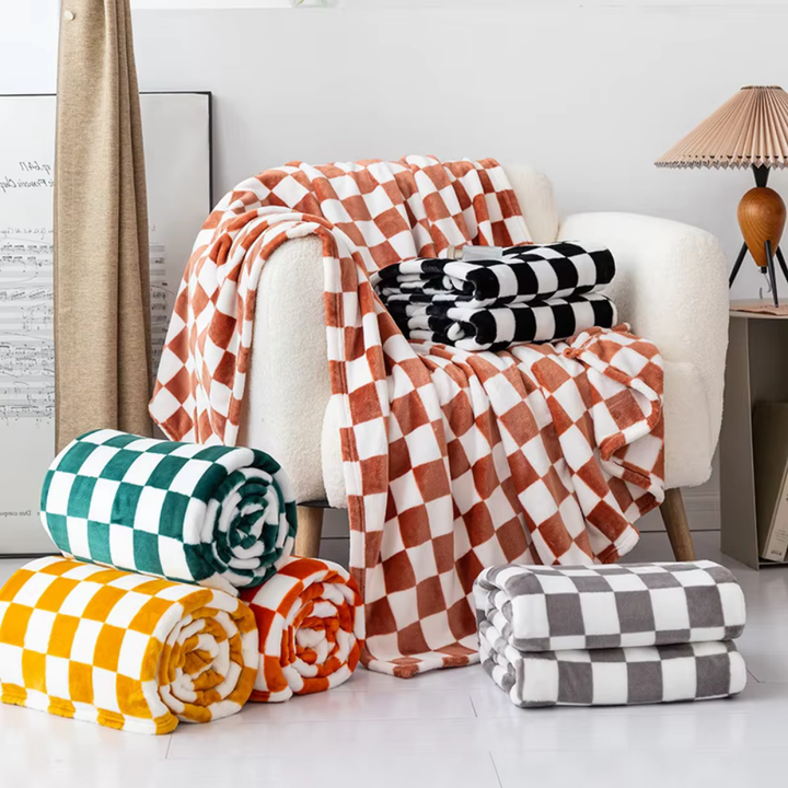 Azura | Stylish blanket in checkered pattern for your home