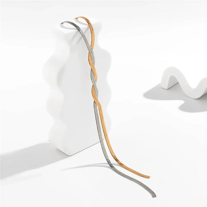 Flaira – Adjustable gold collar with snake design