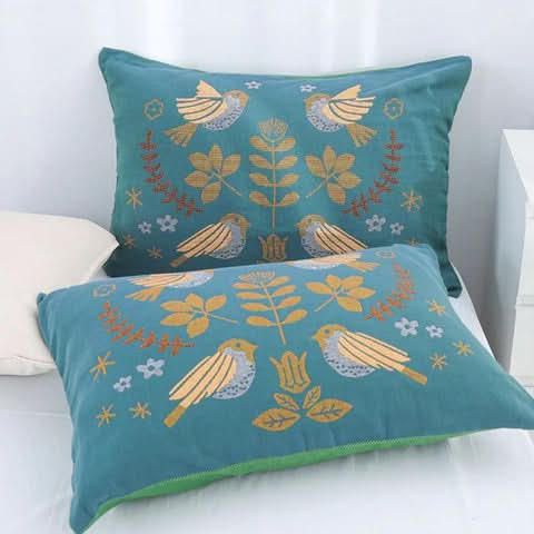 BowLift | NEZA - Vividly printed pillowcase