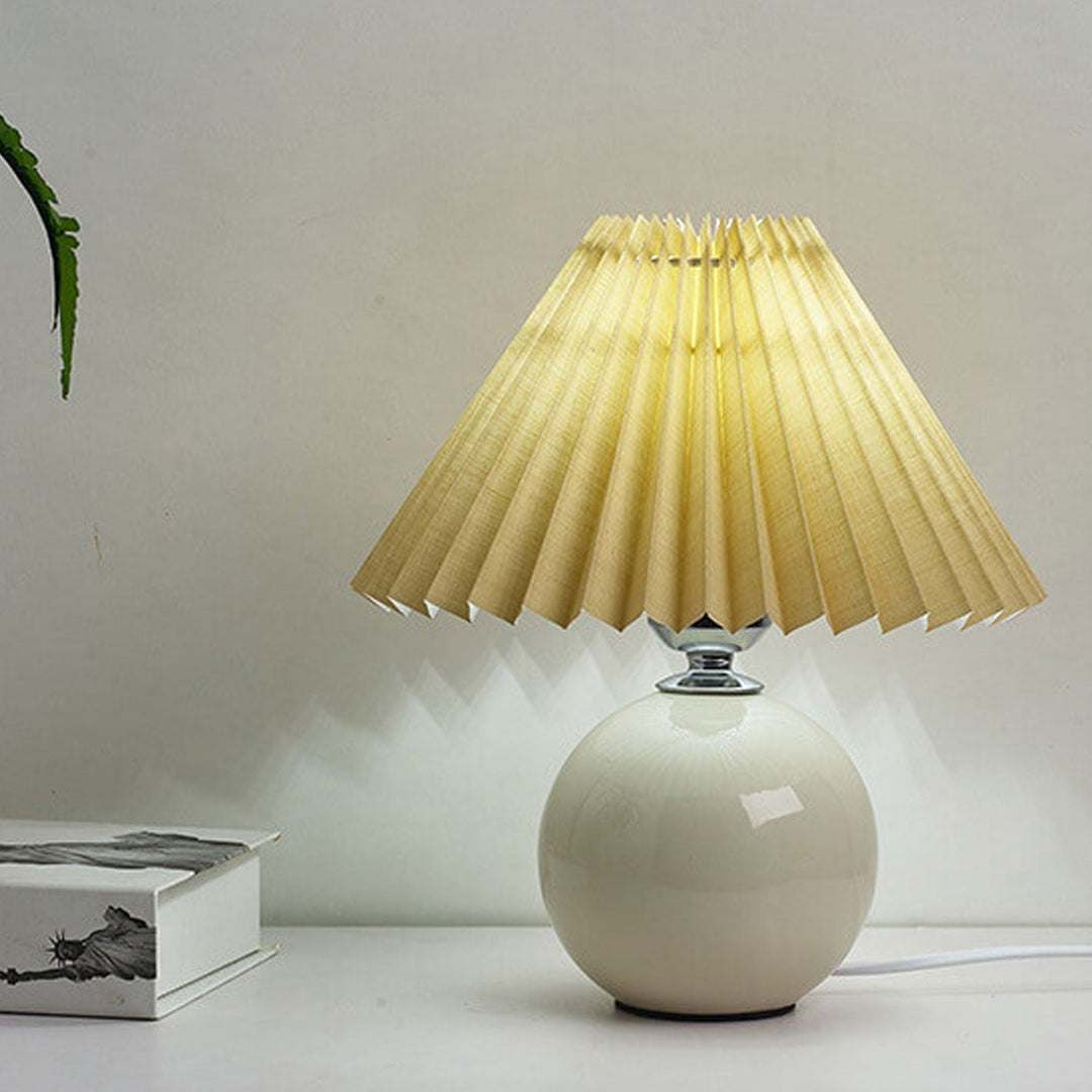 BowLift | Nordic minimalist 1-light table lamp made of ceramic with pleats
