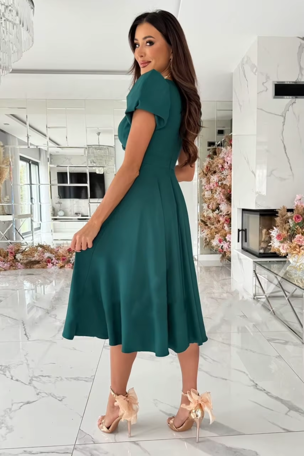 Anika - Elegant V-Neck Midi Dress