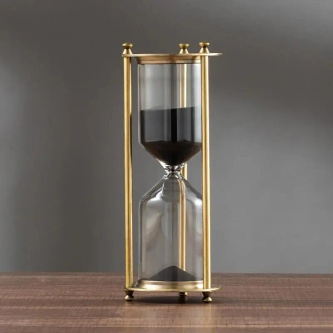 BowLift | Antique hourglass made of brass with violet sand