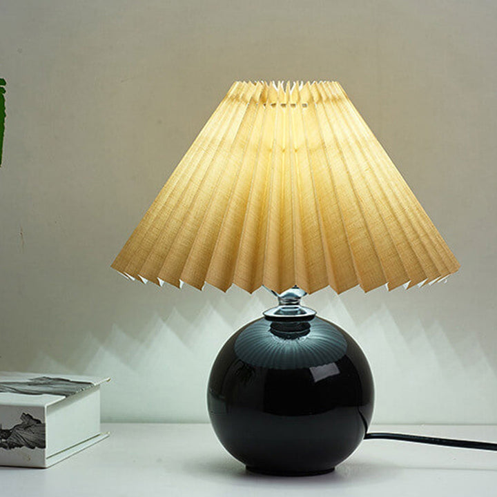 BowLift | Nordic minimalist 1-light table lamp made of ceramic with pleats