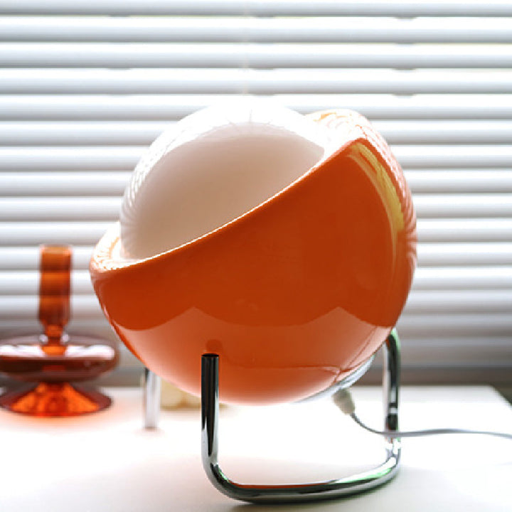 BowLift | Stylish retro table lamp combining Bauhaus aesthetics and medieval design