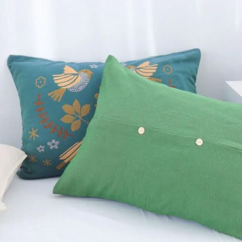 BowLift | NEZA - Vividly printed pillowcase