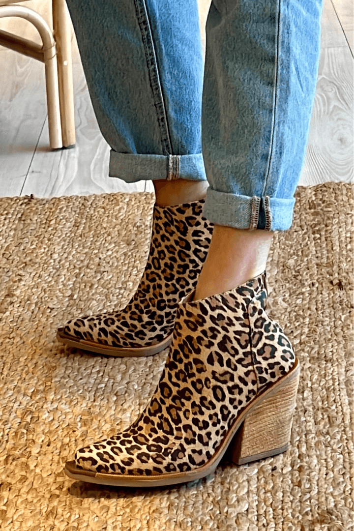 POINTED TOE COWBOY BOOT