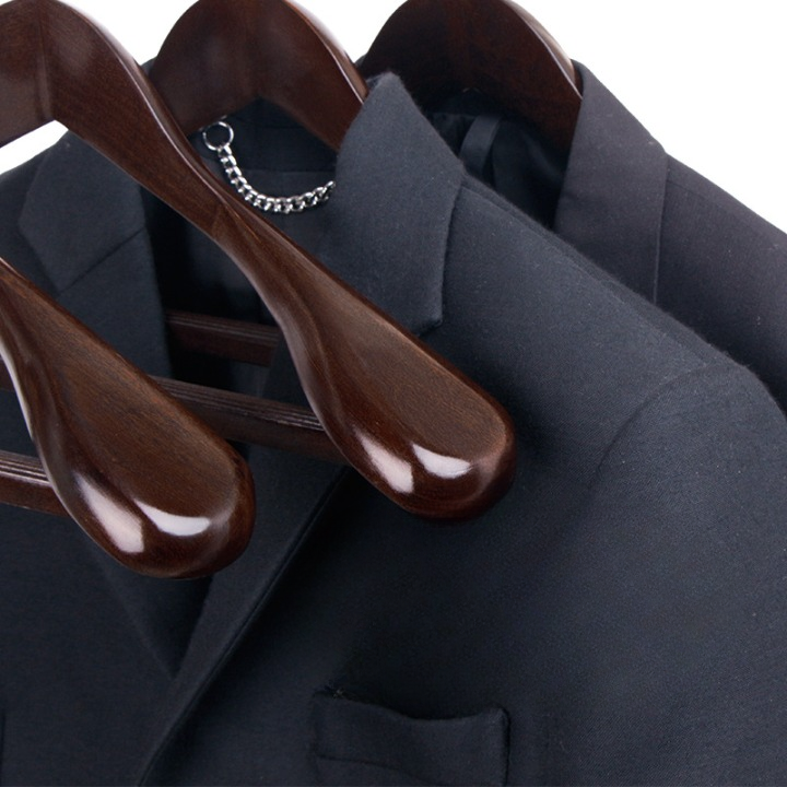 BowLift | Oaklee Élite – Luxury Wood Hangers with Sophisticated Design
