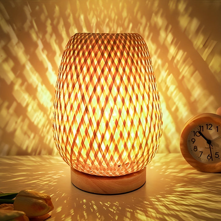 BowLift | Bamboo Table Lamp with USB Power Supply – Sustainable and Energy-Saving Design