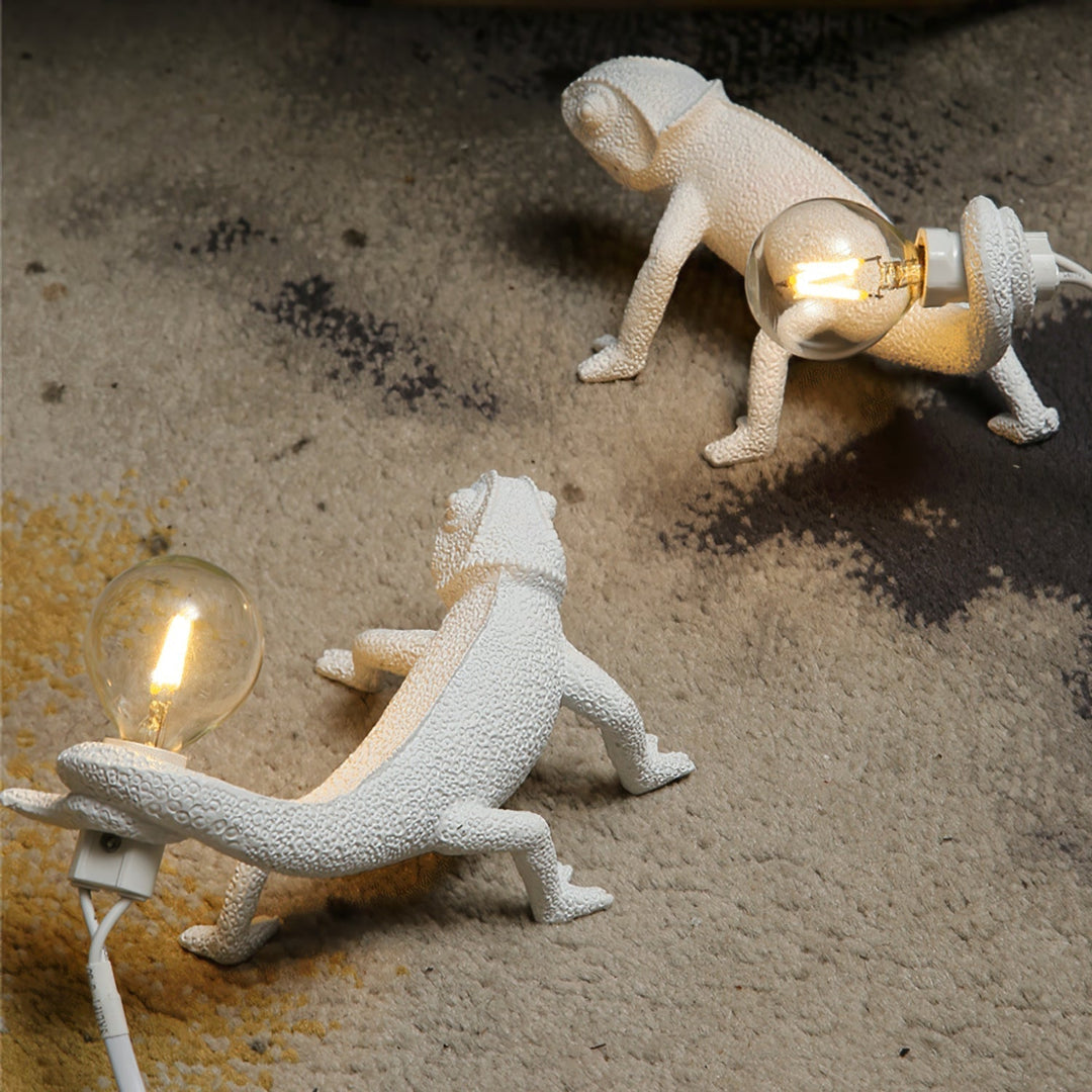 BowLift | CamouGlow – Resin Table Lamp with Charming Chameleon Detail
