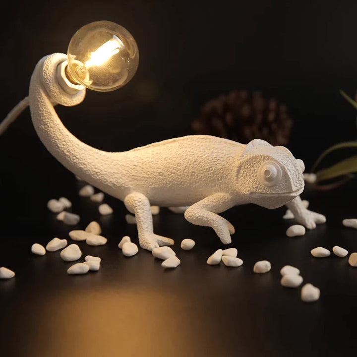 BowLift | CamouGlow – Resin Table Lamp with Charming Chameleon Detail