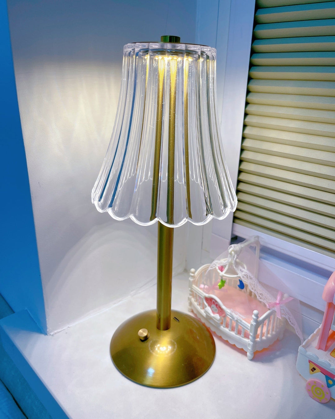 BowLift | RadiantGold – Elegant Portable Table Lamp
