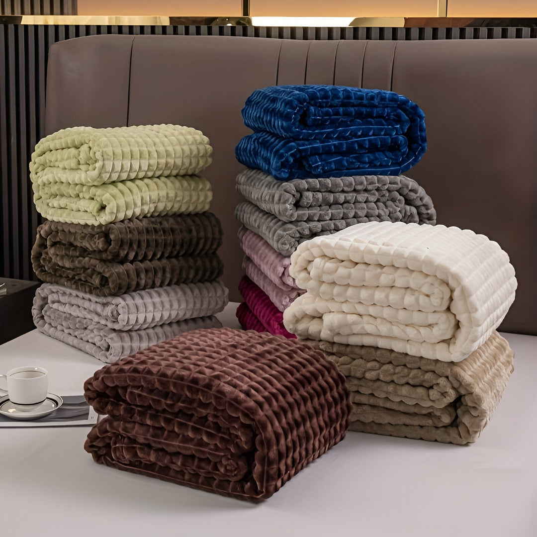 Azura | EliteWave Plaid - Ultrafluffy structured coral fleece blanket
