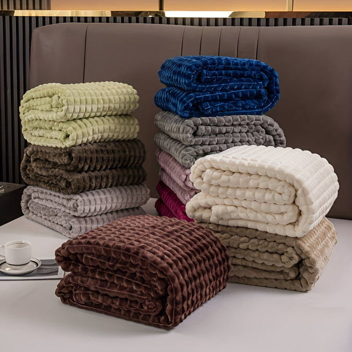 Azura | EliteWave Plaid - Ultrafluffy structured coral fleece blanket