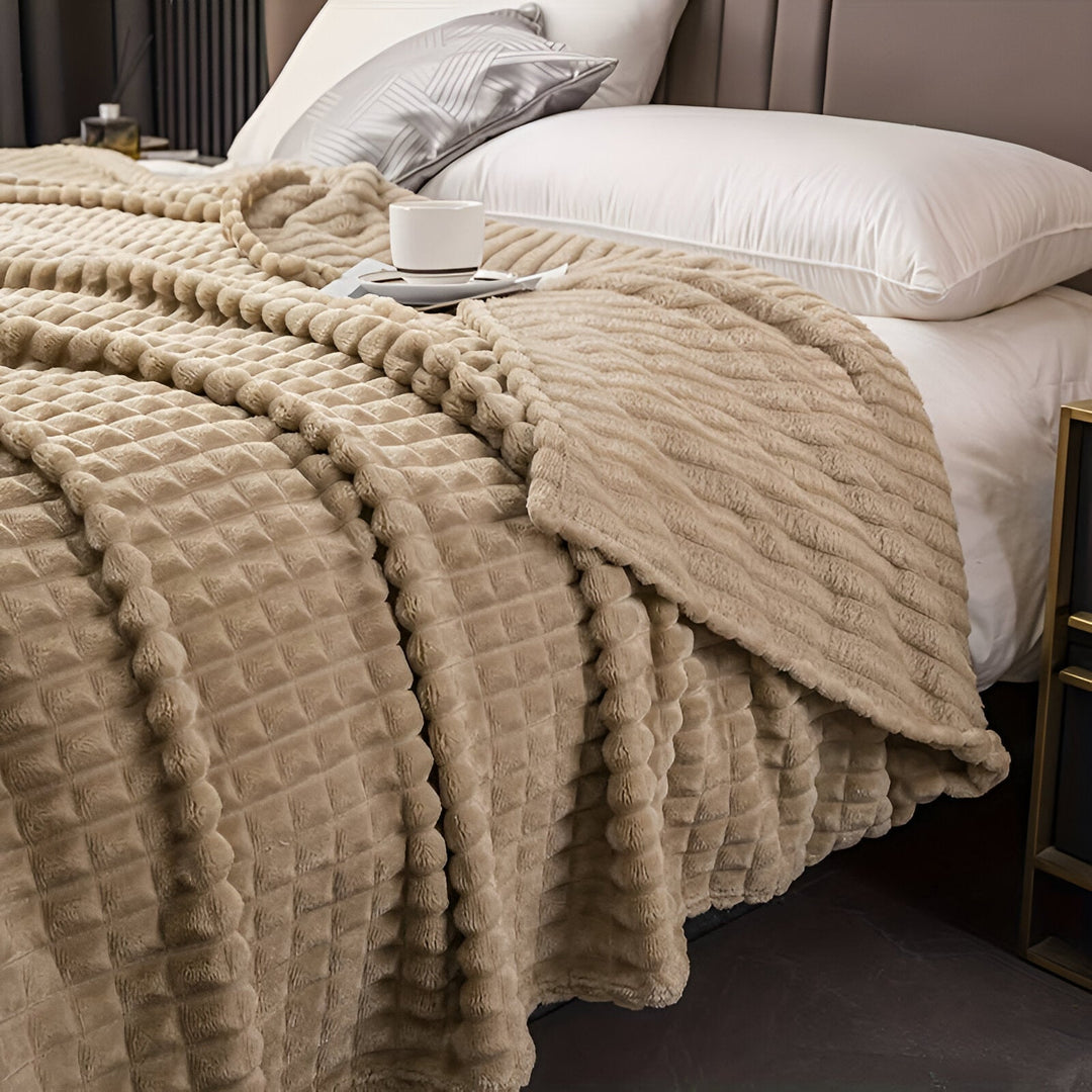 Azura | EliteWave Plaid - Ultrafluffy structured coral fleece blanket