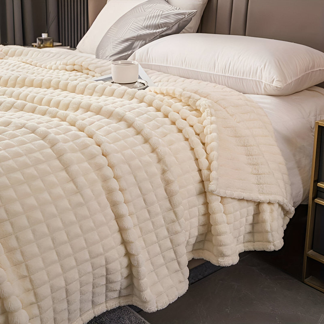 Azura | EliteWave Plaid - Ultrafluffy structured coral fleece blanket
