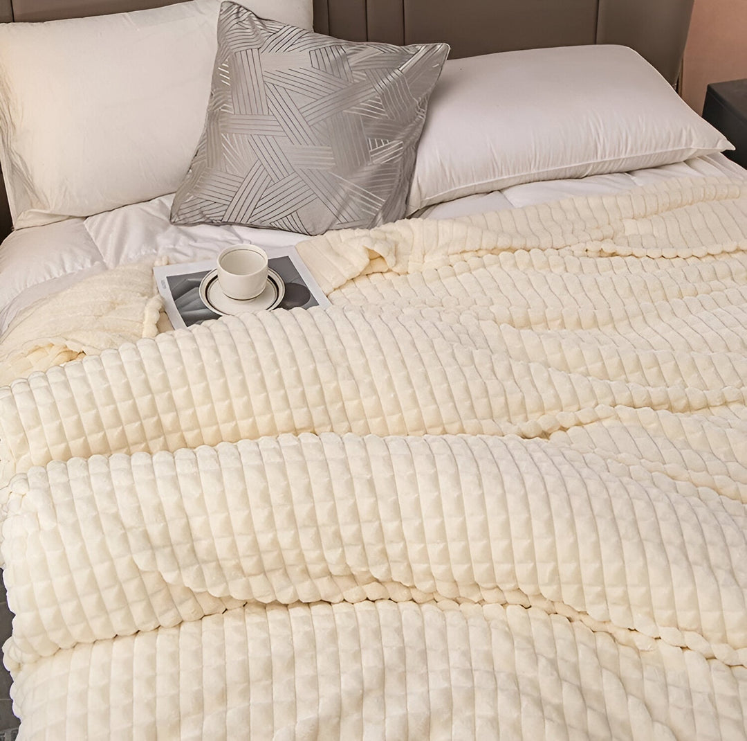 Azura | EliteWave Plaid - Ultrafluffy structured coral fleece blanket