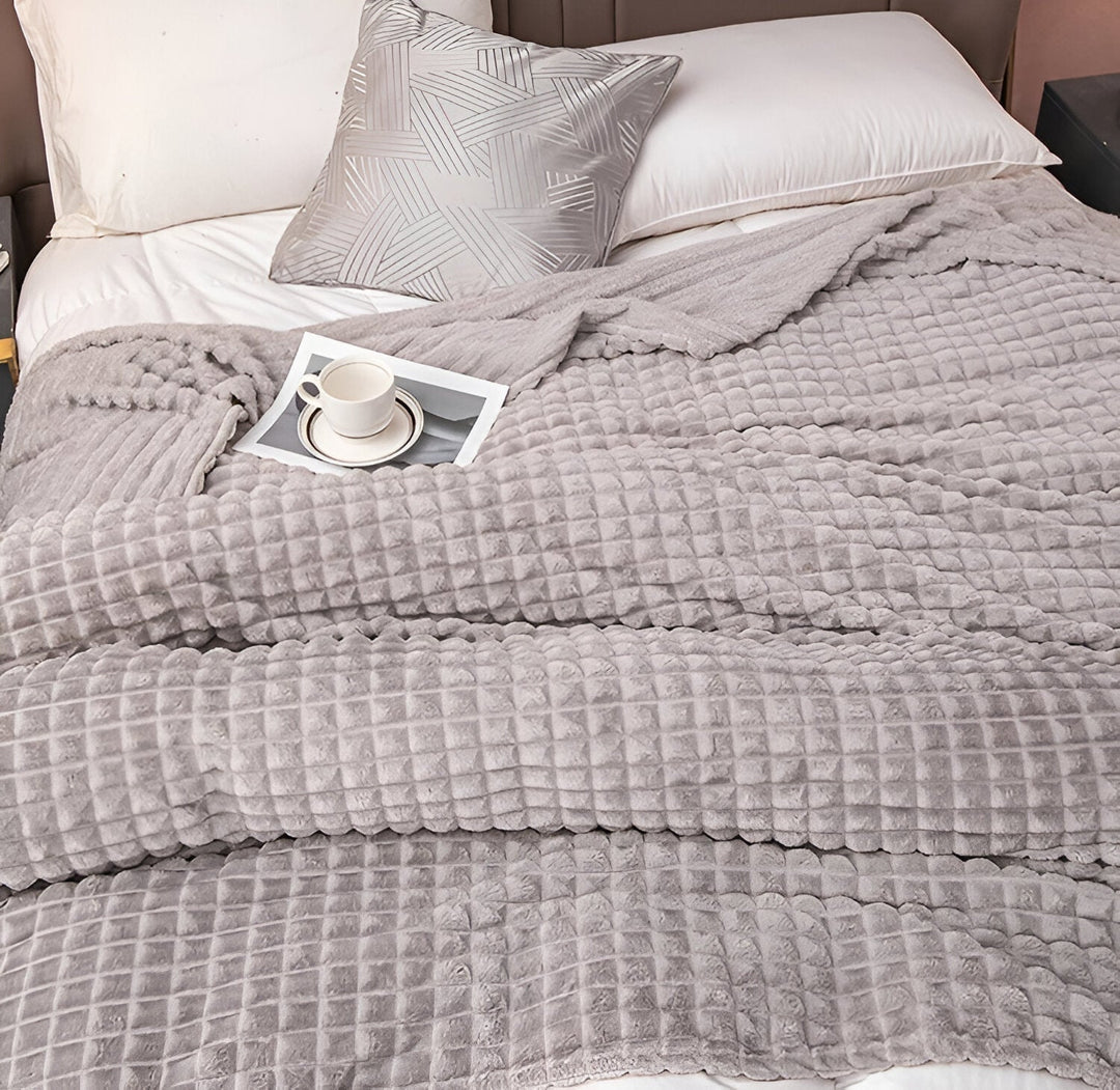 Azura | EliteWave Plaid - Ultrafluffy structured coral fleece blanket