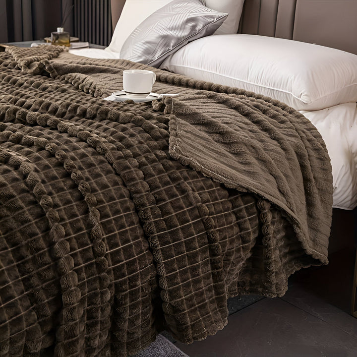 Azura | EliteWave Plaid - Ultrafluffy structured coral fleece blanket