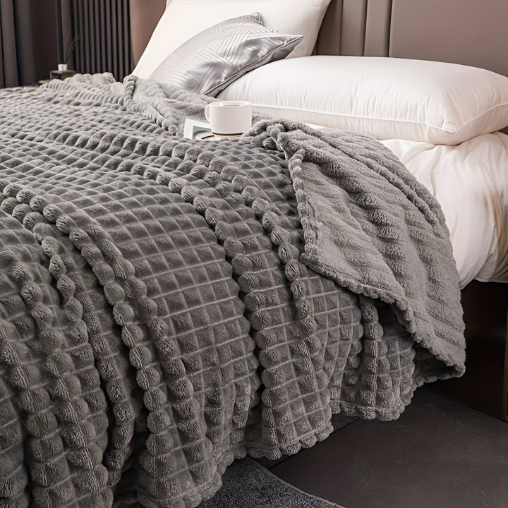 Azura | EliteWave Plaid - Ultrafluffy structured coral fleece blanket