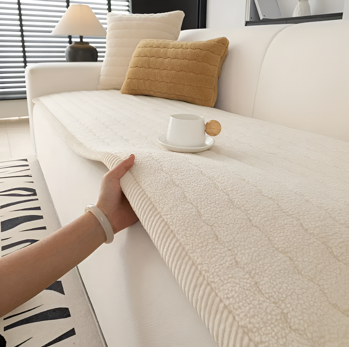 BowLift | PolyesPlush Sofa Cover – Non‑Slip Pet‑Friendly Couch Protector