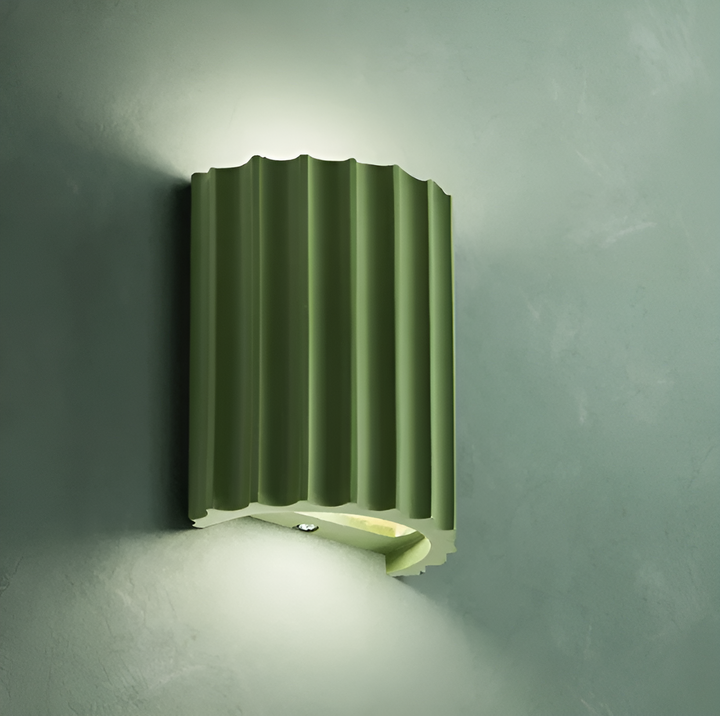 BowLift | Striped LED wall light made of resin for a modern Nordic atmosphere