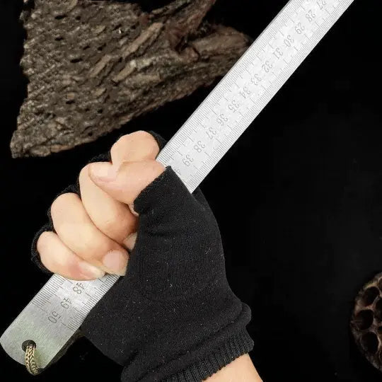 Azura | Ruler made of hardened steel – used as an emergency tool