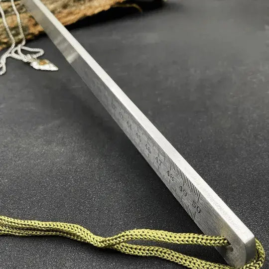 Azura | Ruler made of hardened steel – used as an emergency tool
