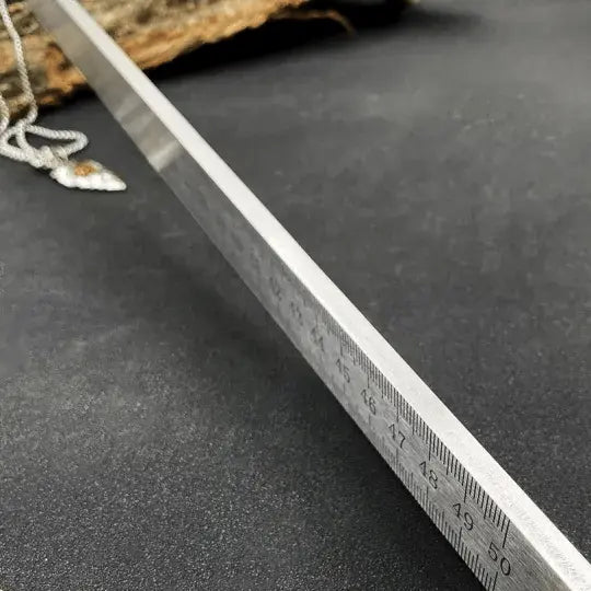 Azura | Ruler made of hardened steel – used as an emergency tool