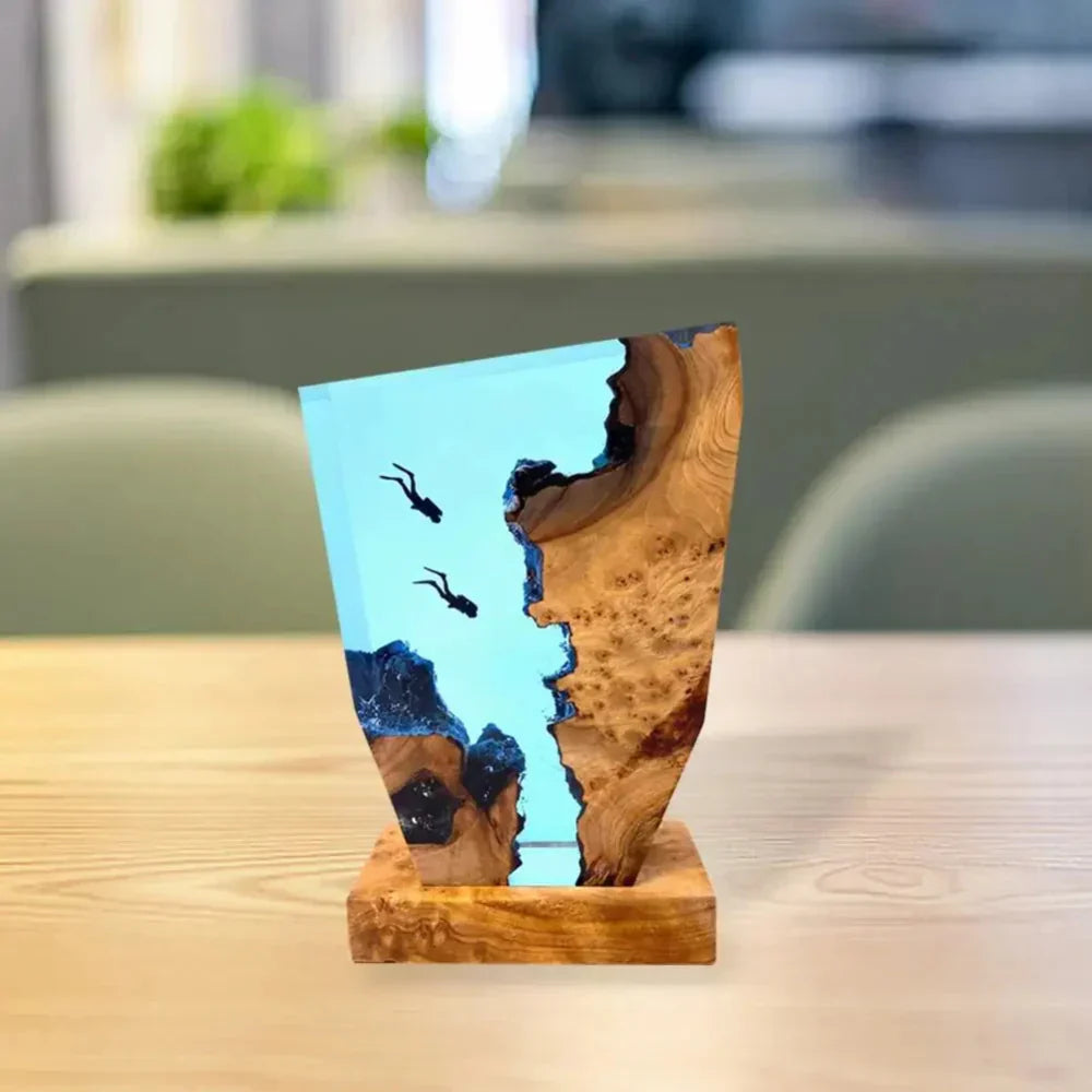 BowLift | Marideep – Deep Sea Diver Table Lamp with Wooden Base & Ambient Lighting