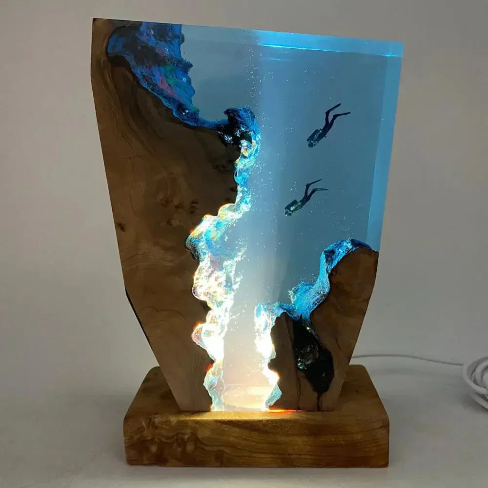 BowLift | Marideep – Deep Sea Diver Table Lamp with Wooden Base & Ambient Lighting