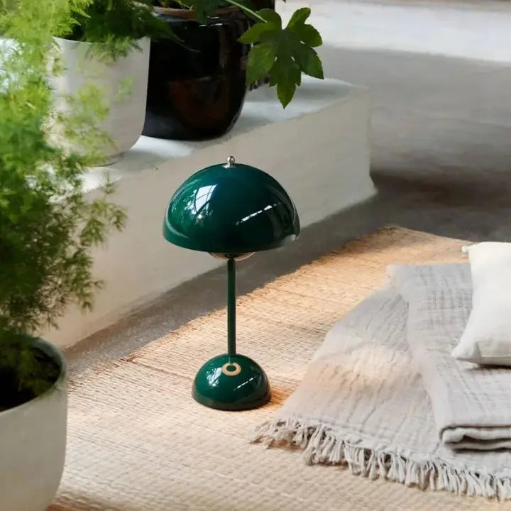 BowLift | Modern LED Table Lamp – Wireless and dimmable