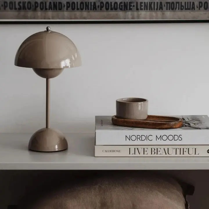 BowLift | Modern LED Table Lamp – Wireless and dimmable