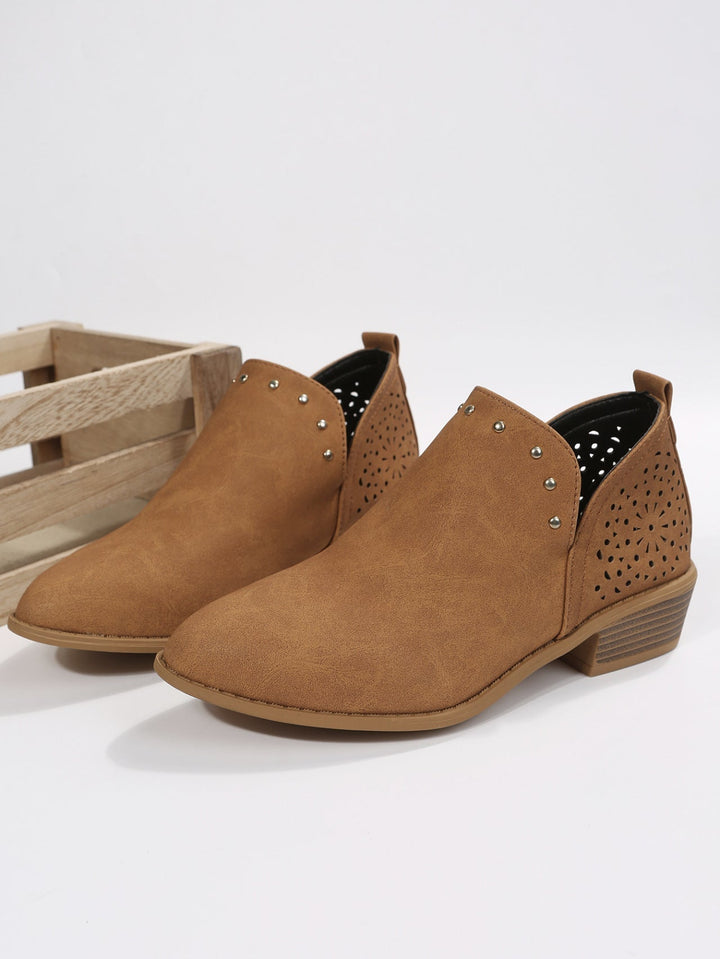 LOW CUT PERFORATED ANKLE BOOT