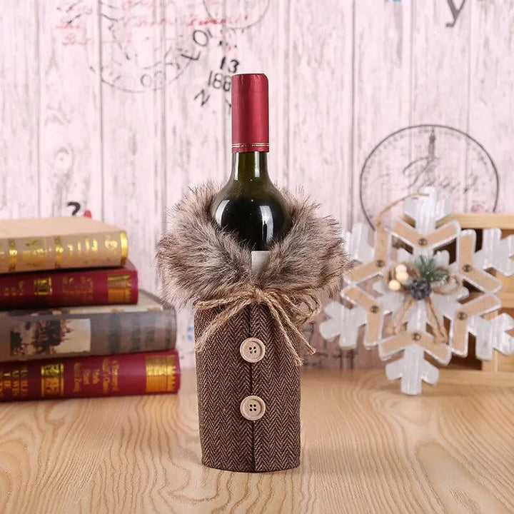 Christmas bottle cover with fur collar – festive cover for wine bottles, gnome decoration for Christmas, perfect as gift wrapping | Azura