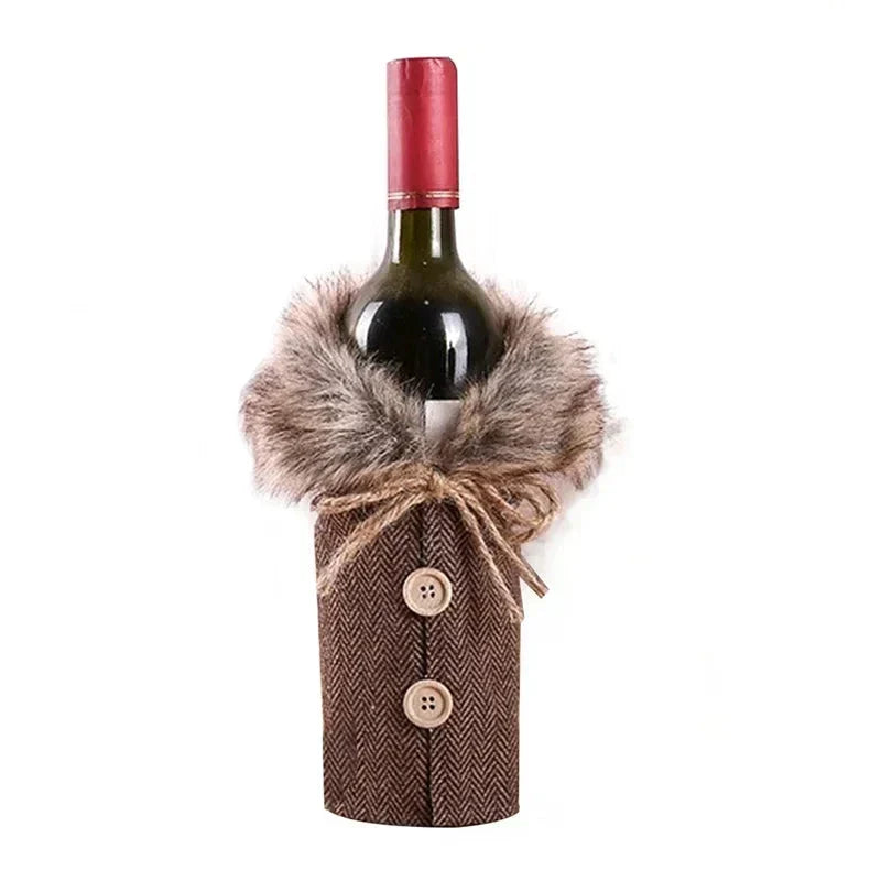 Christmas bottle cover with fur collar – festive cover for wine bottles, gnome decoration for Christmas, perfect as gift wrapping | Azura
