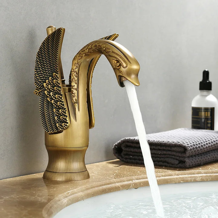 Azura | Swan Single Handle Golden Basin Faucet