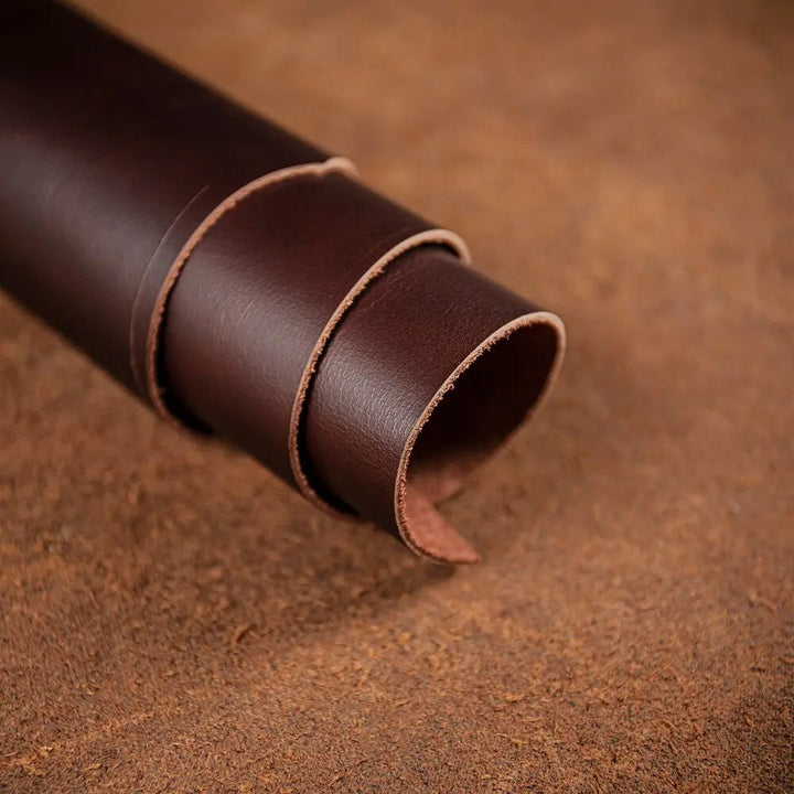 Azura | RoyalLeather: Luxurious, handmade case made of genuine cowhide leather for the iPhone