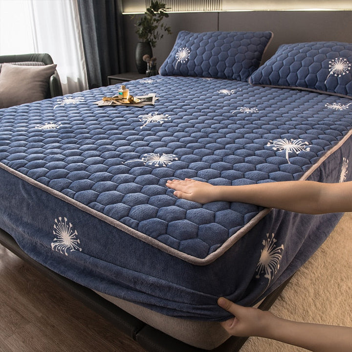 BowLift | Elegant Velvet Thick Mattress Cover