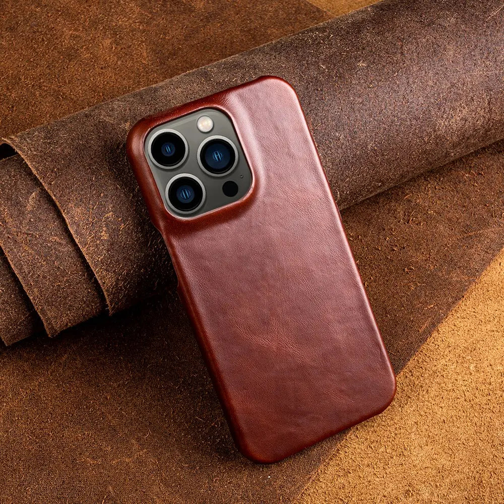 Azura | RoyalLeather: Luxurious, handmade case made of genuine cowhide leather for the iPhone