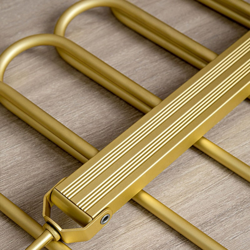 BowLift | Space-saving trouser hangers from Gardudu made of aluminum