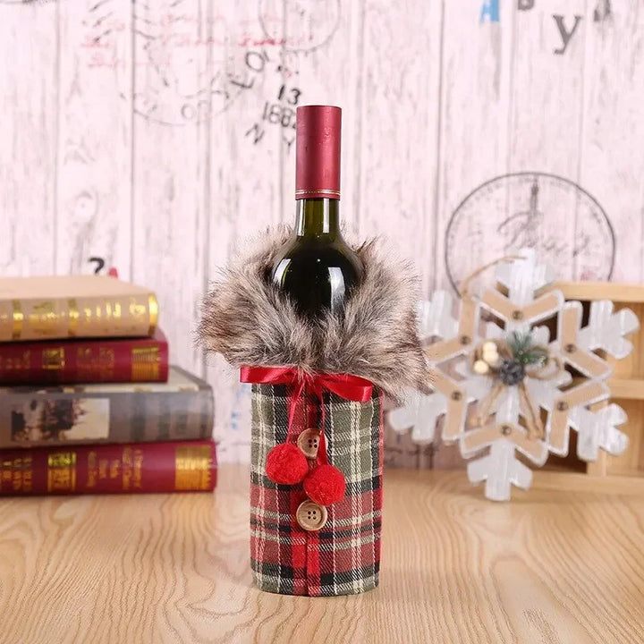 Christmas bottle cover with fur collar – festive cover for wine bottles, gnome decoration for Christmas, perfect as gift wrapping | Azura