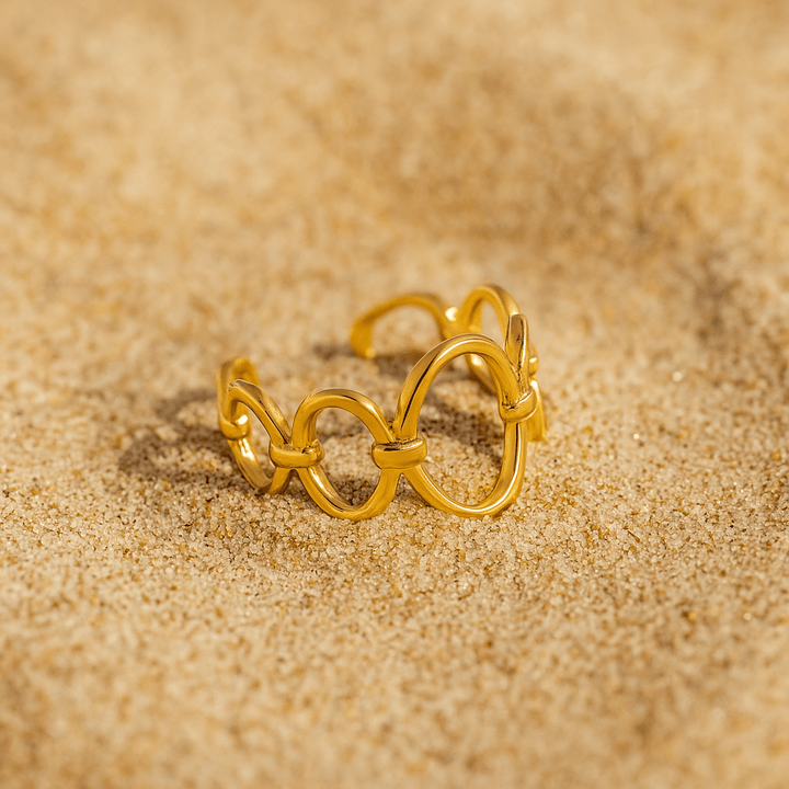 Carezza Ring – 18k Gold Plated and Intertwined Links