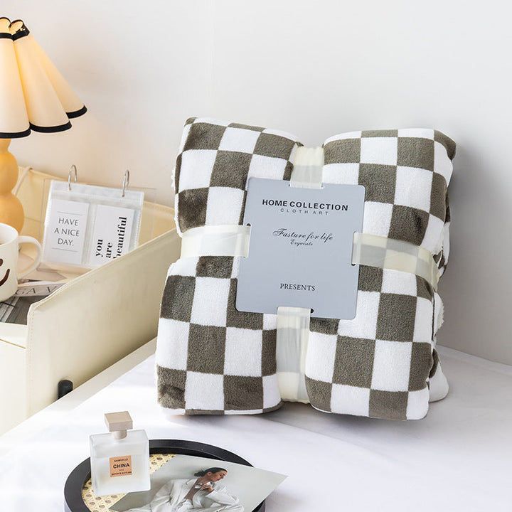 Azura | Stylish blanket in checkered pattern for your home