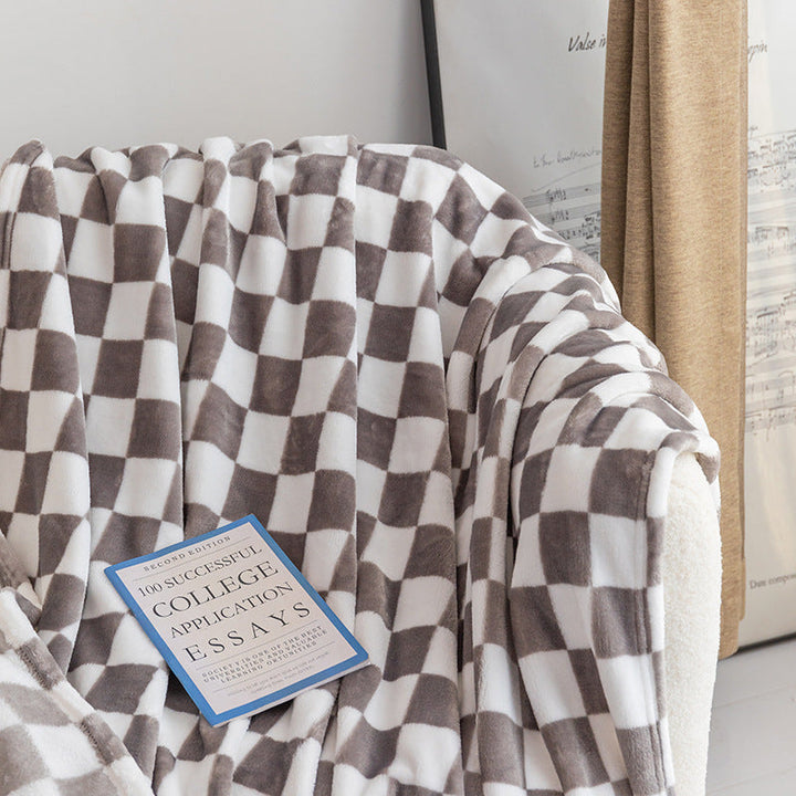 Azura | Stylish blanket in checkered pattern for your home