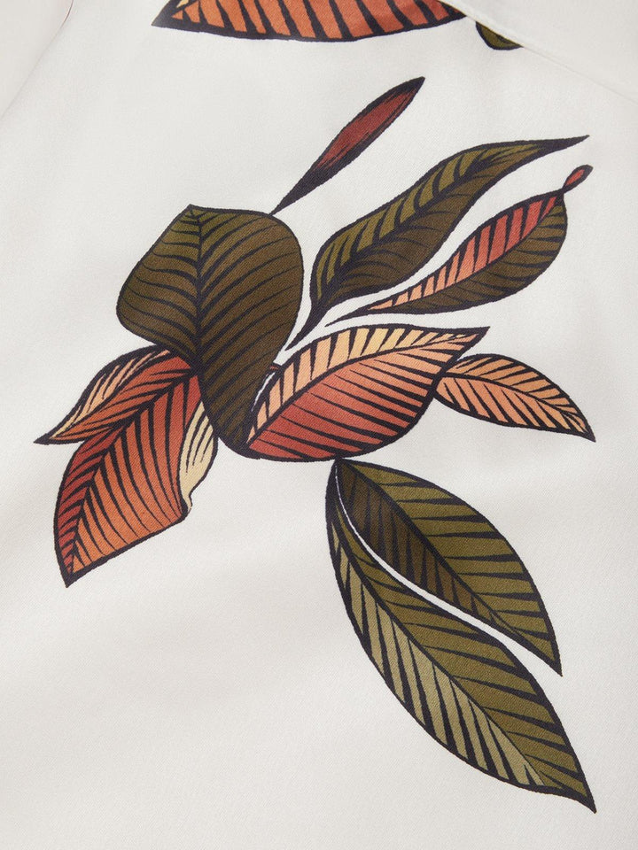 Florence bodycon dress in satin with short sleeves and white leaf pattern